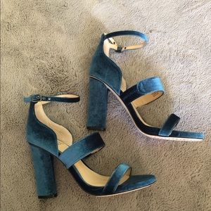VINCE CAMUTO ANKLE STRAP VELVET HEELS 8